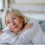 Sa 60 sam mislila da me čeka druga mladost i bezbrižna ljubav – a onda sam se našla u bolničkoj čekaonici i poželela da nestanem