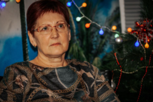 Read more about the article 20 godina je negovala nepokretnog muža i nije dozvolila da ga smeste u dom – ali ono što joj je rekao pred smrt slomilo joj je srce