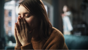 Read more about the article Otišla da iznenadi muža za godišnjicu, a ono što je videla promenilo joj život: Njegova poruka kasnije bila je kap koja je prelila čašu!