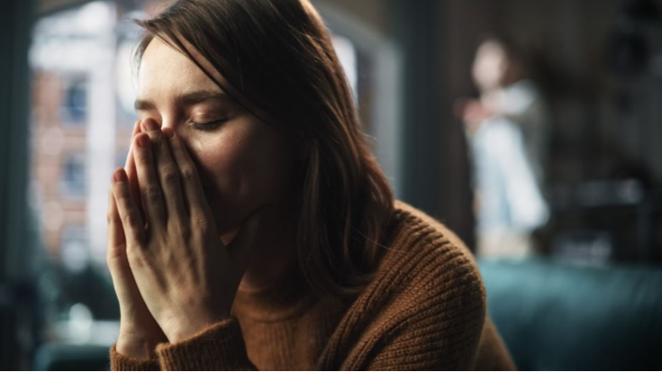 Read more about the article Otišla da iznenadi muža za godišnjicu, a ono što je videla promenilo joj život: Njegova poruka kasnije bila je kap koja je prelila čašu!